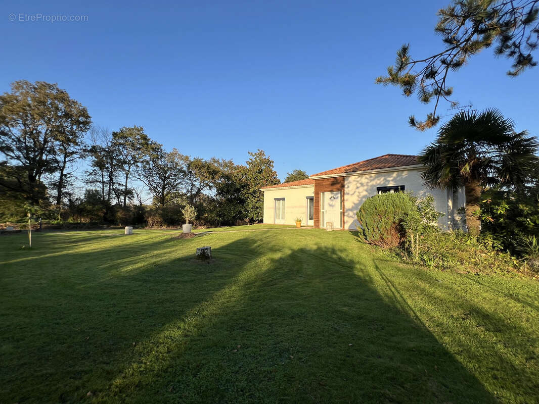 Maison à LES CLOUZEAUX