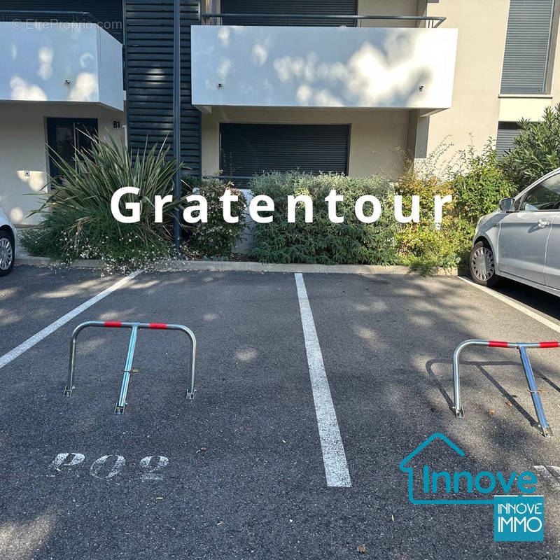 Parking à GRATENTOUR