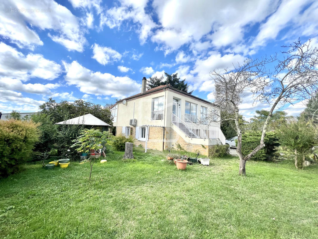 Maison à TERRASSON-LAVILLEDIEU