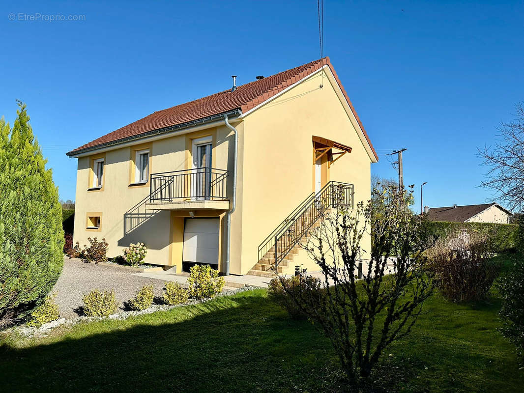 Maison à VY-LES-LURE