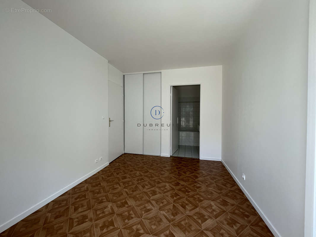 Appartement à COURBEVOIE