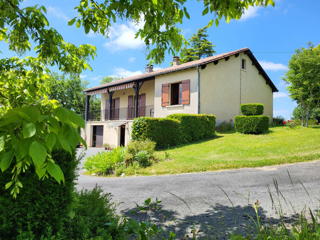 Maison à MONTAGRIER