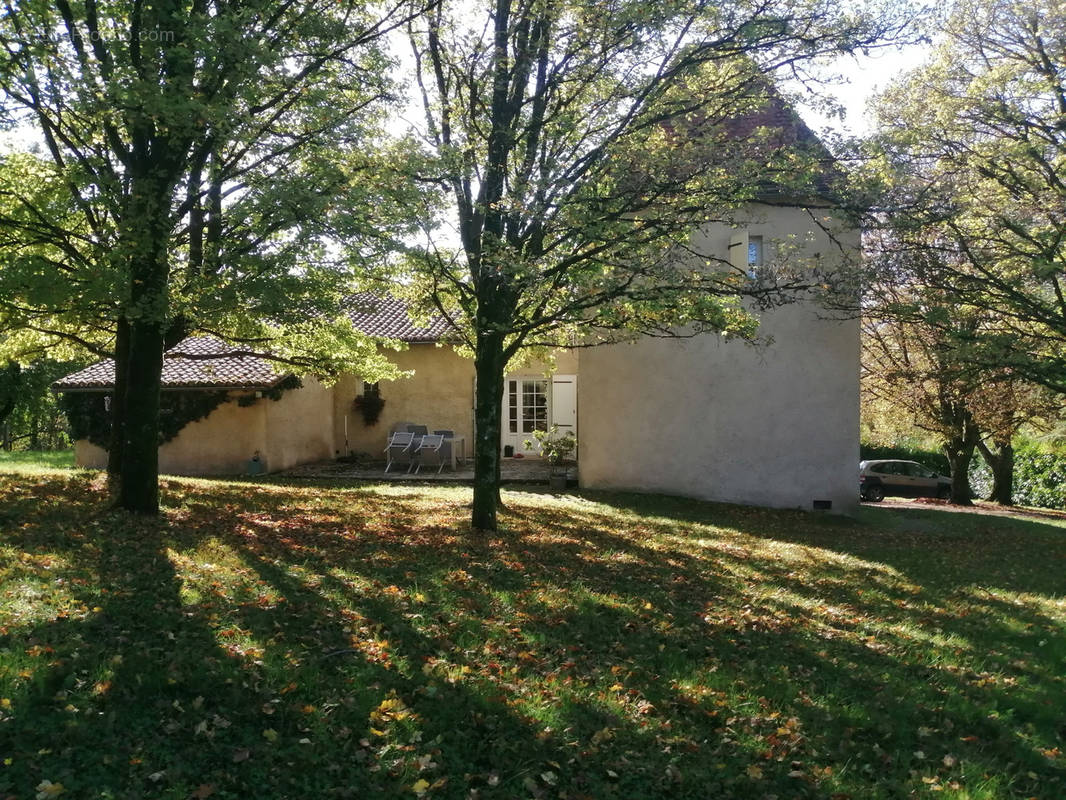 Maison à MONTMOREAU-SAINT-CYBARD