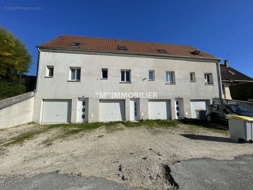 Maison à CREZANCY