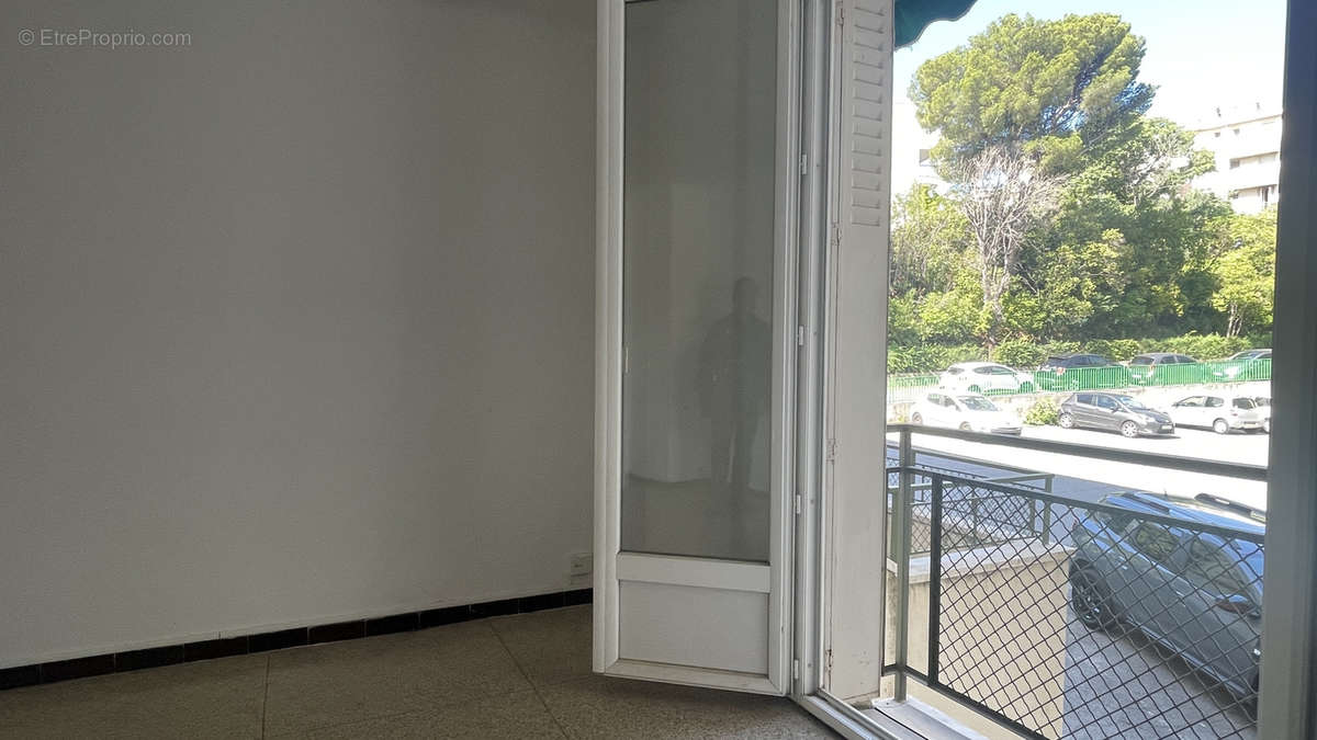 Appartement à MARSEILLE-4E