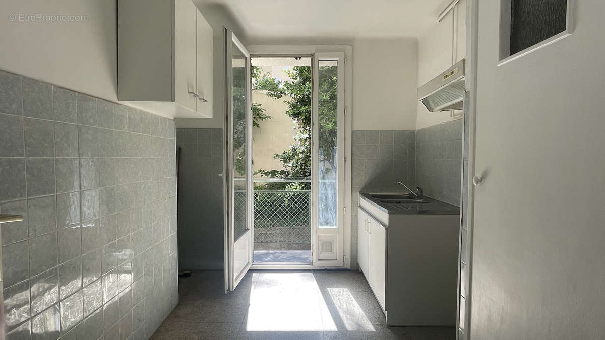 Appartement à MARSEILLE-4E