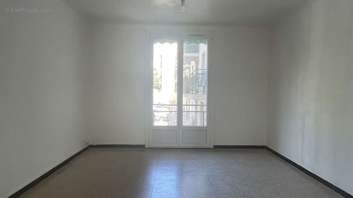 Appartement à MARSEILLE-4E