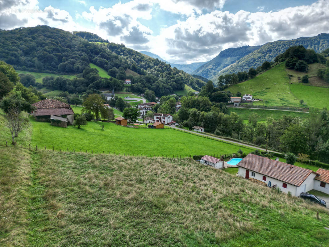 Terrain à SAINT-JEAN-PIED-DE-PORT