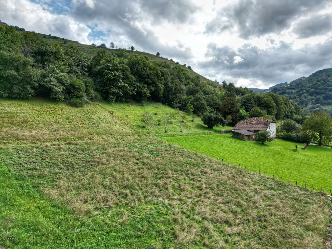 Terrain à SAINT-JEAN-PIED-DE-PORT