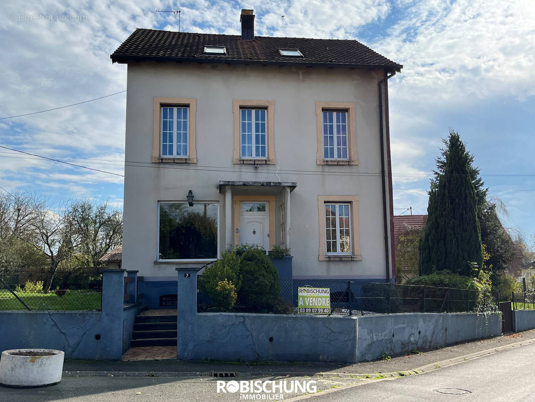 Maison à MONTREUX-VIEUX