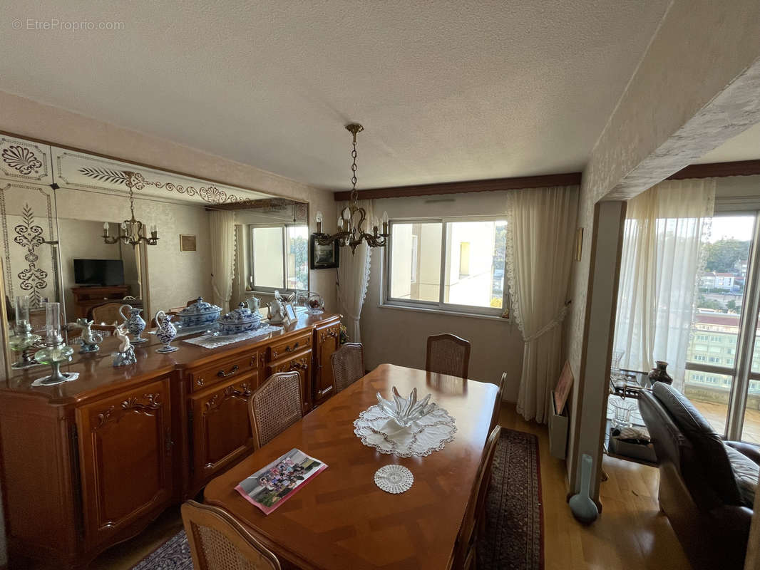 Appartement à SAINT-ETIENNE