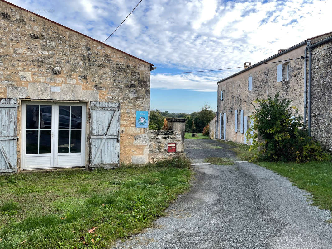 Maison à CHAMPAGNE