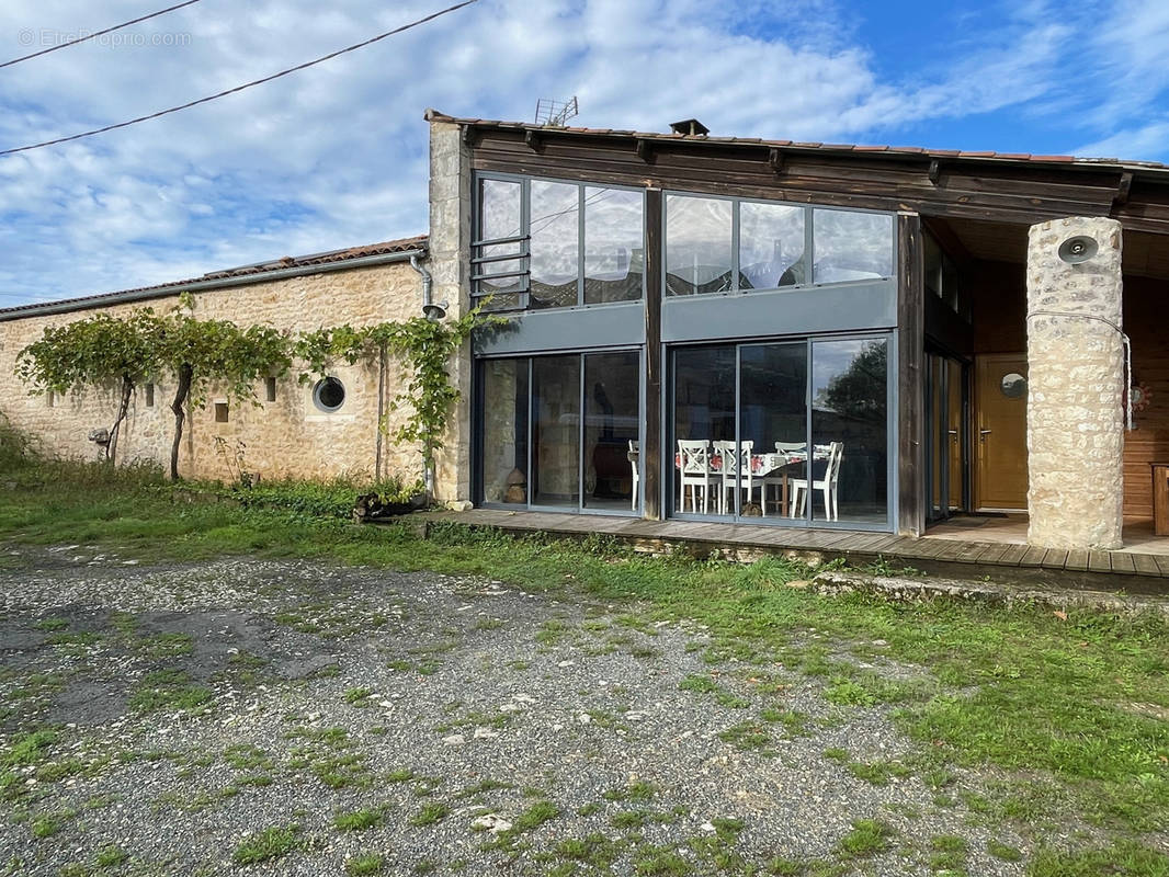 Maison à CHAMPAGNE