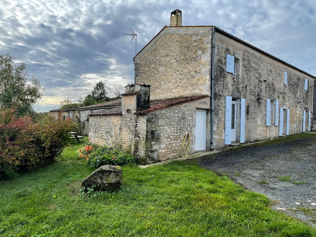 Maison à CHAMPAGNE