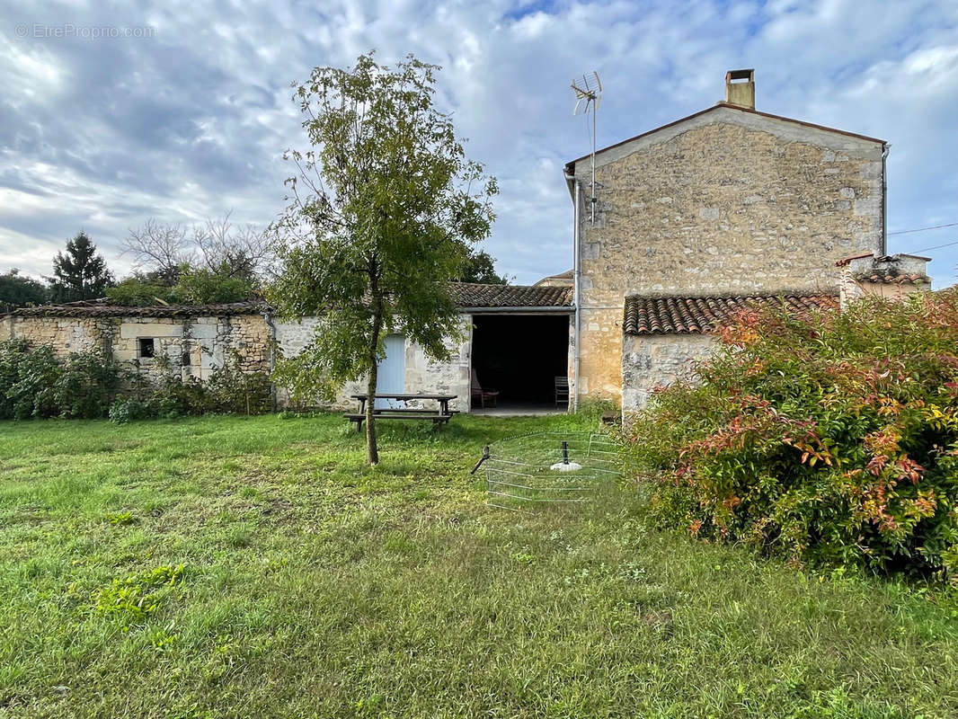 Maison à CHAMPAGNE