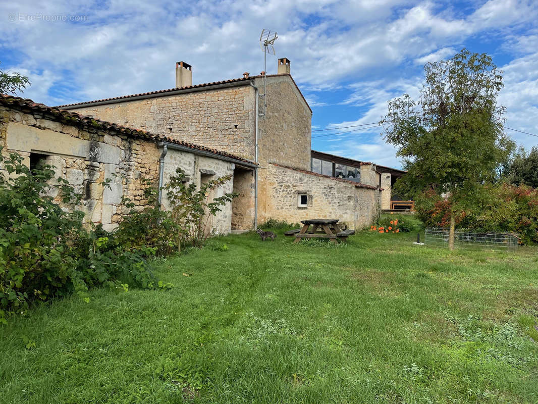 Maison à CHAMPAGNE