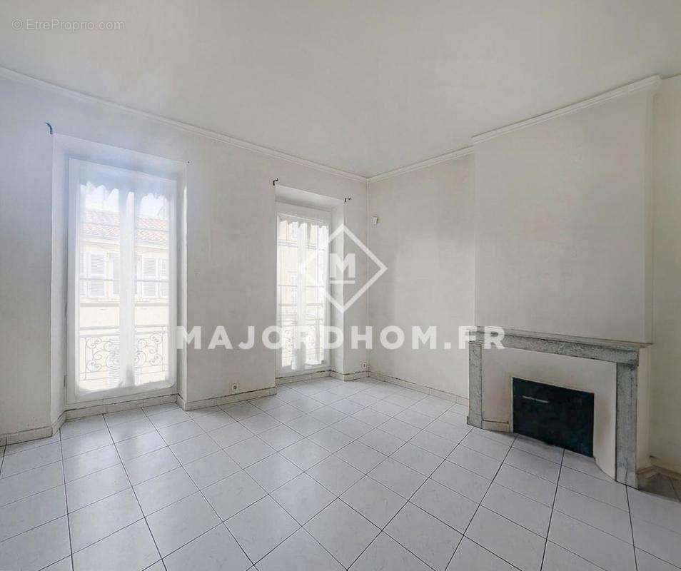 Appartement à MARSEILLE-5E