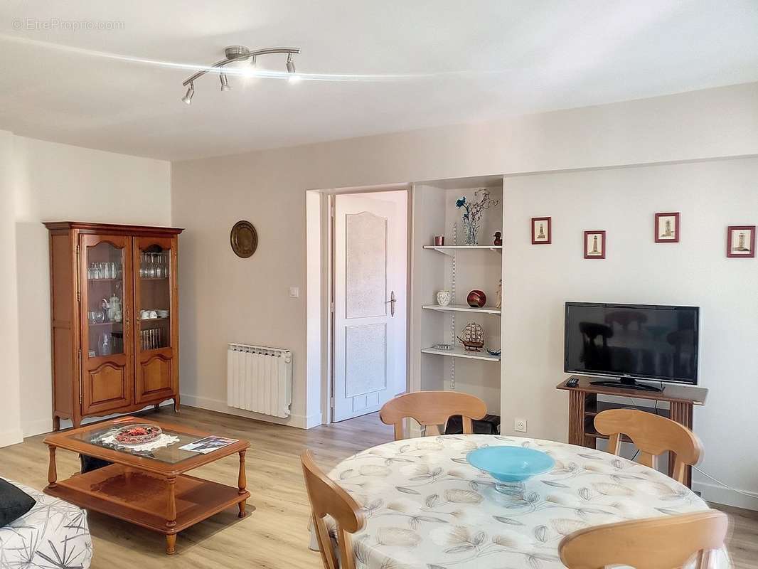 Appartement à LAMALOU-LES-BAINS