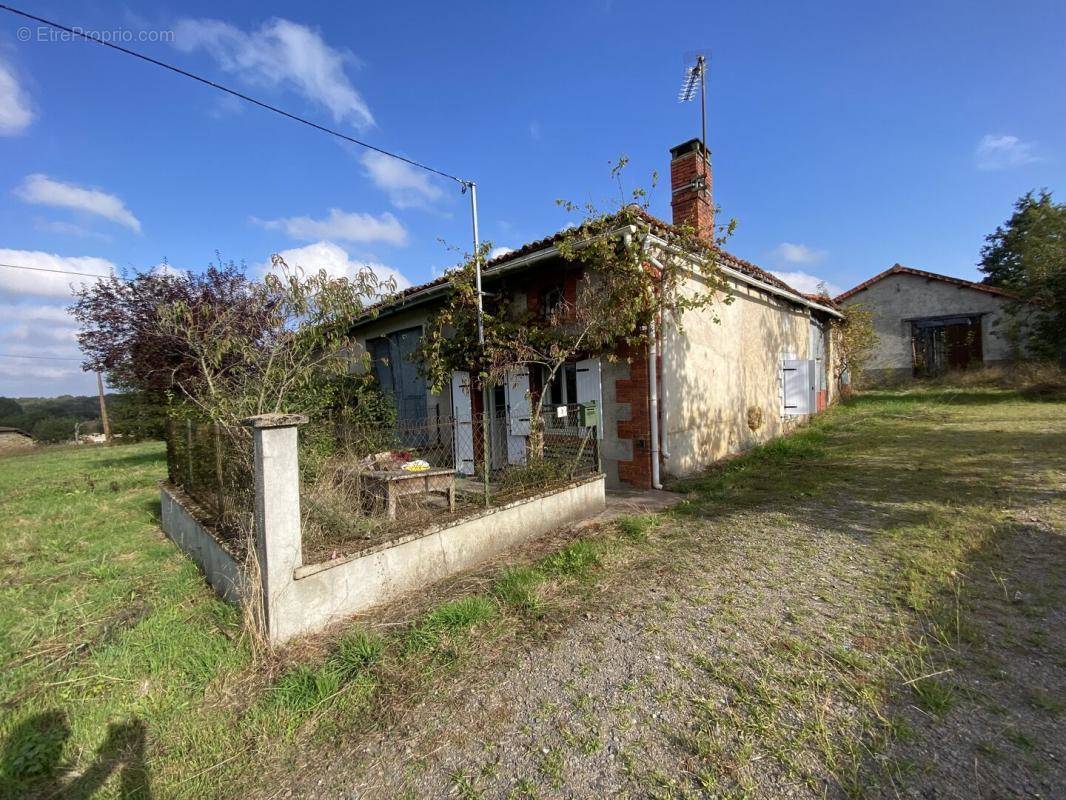 Maison à AMBERNAC