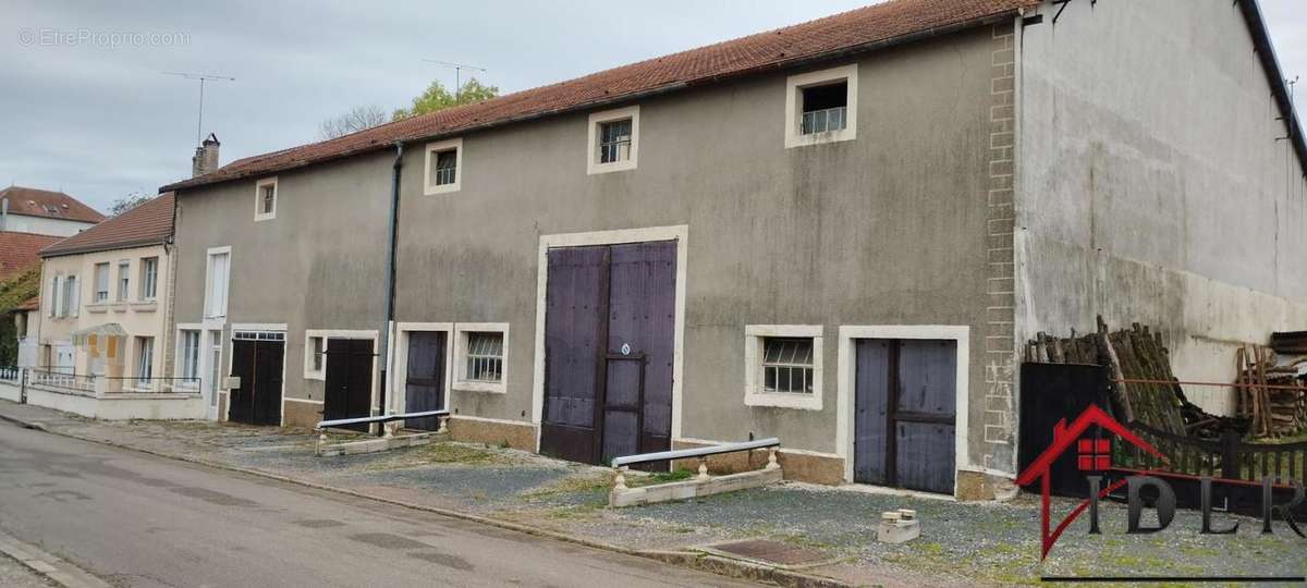 Maison à NEUILLY-L&#039;EVEQUE