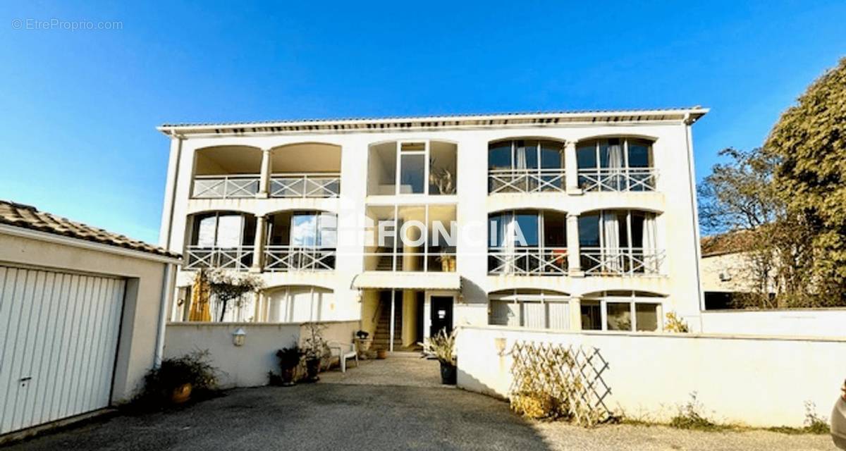 Appartement à BAGNOLS-SUR-CEZE