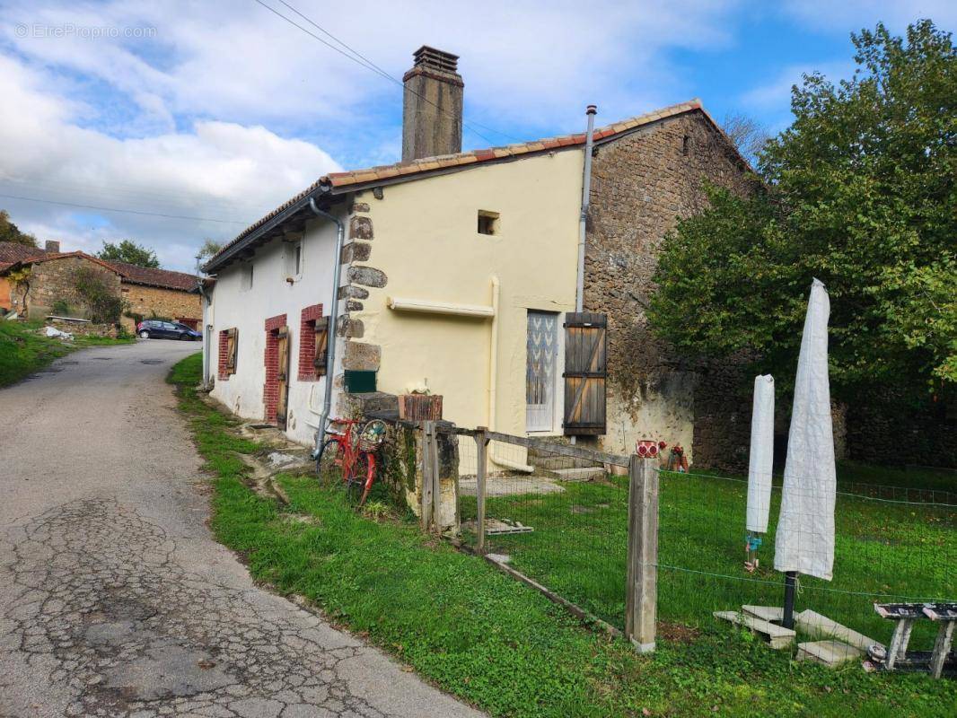 Maison à BRILLAC