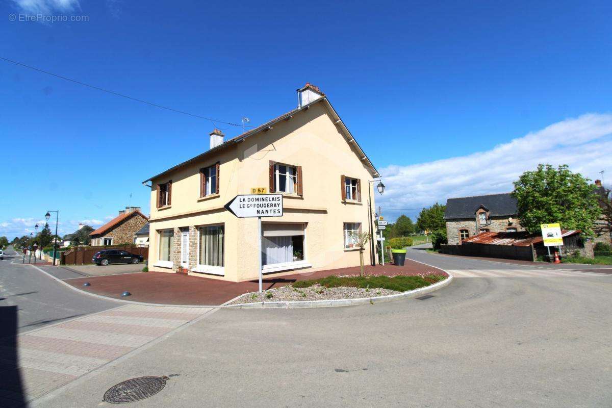 Maison à SAINT-SULPICE-DES-LANDES