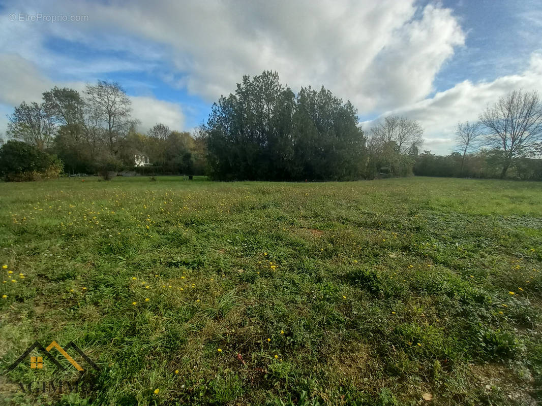 Terrain à L&#039;ISLE-JOURDAIN