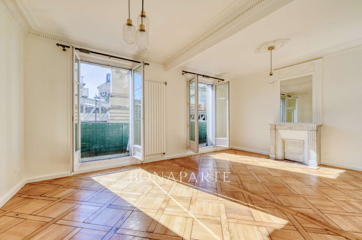 Appartement à PARIS-18E