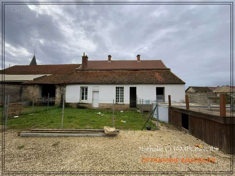 Maison à CERILLY