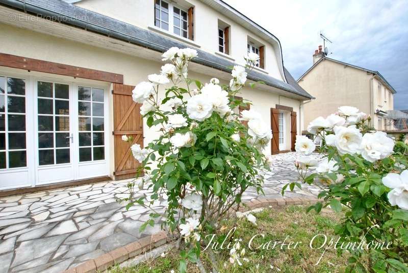 Maison à NOYEN-SUR-SARTHE