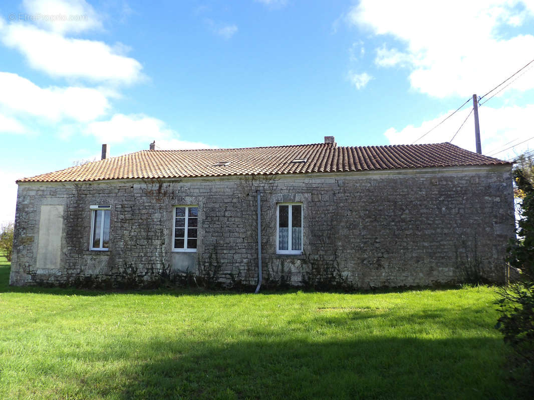 Maison à CRAZANNES