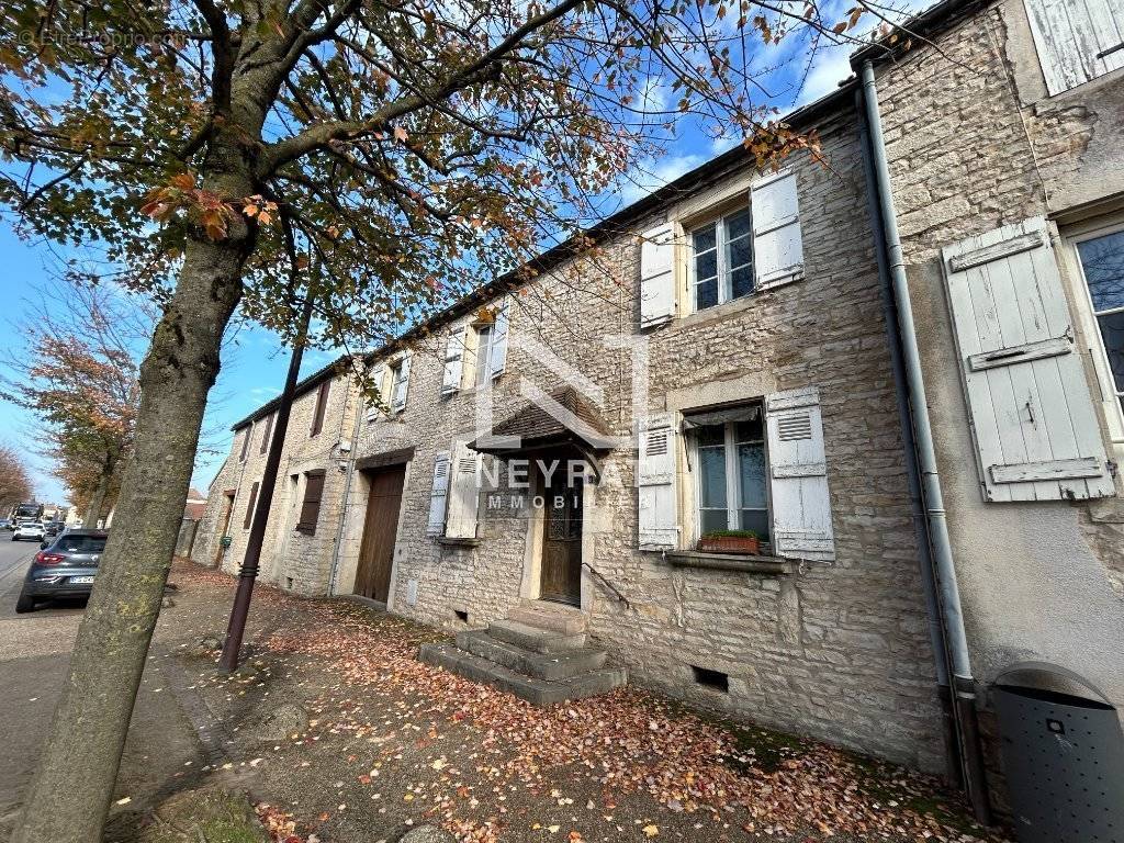 Maison à SENNECEY-LE-GRAND