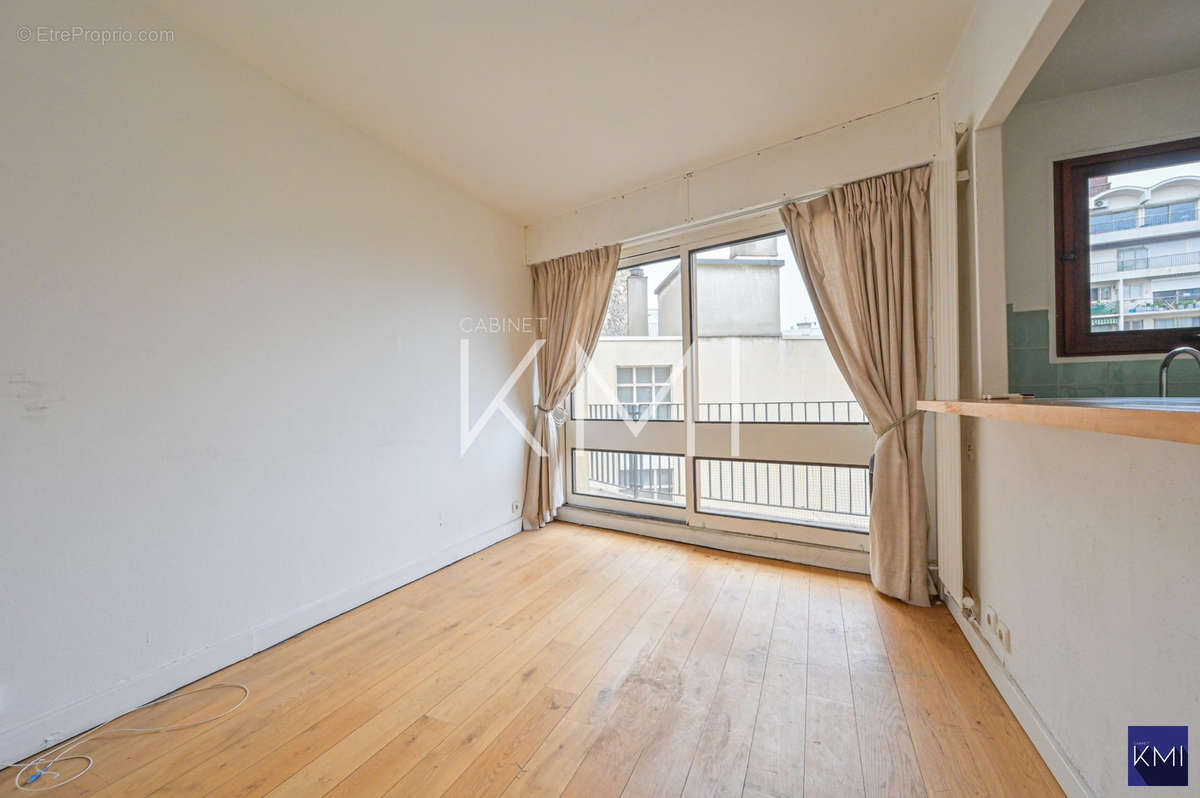 Appartement à PARIS-16E