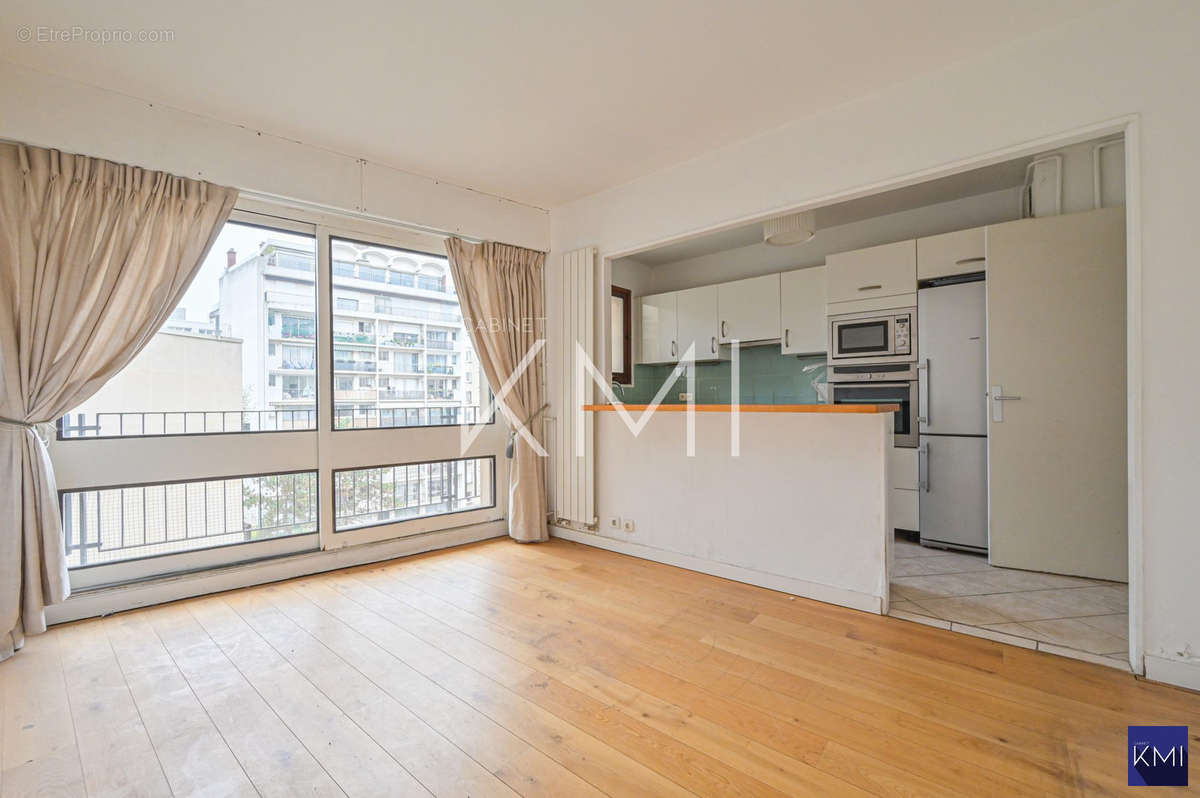 Appartement à PARIS-16E