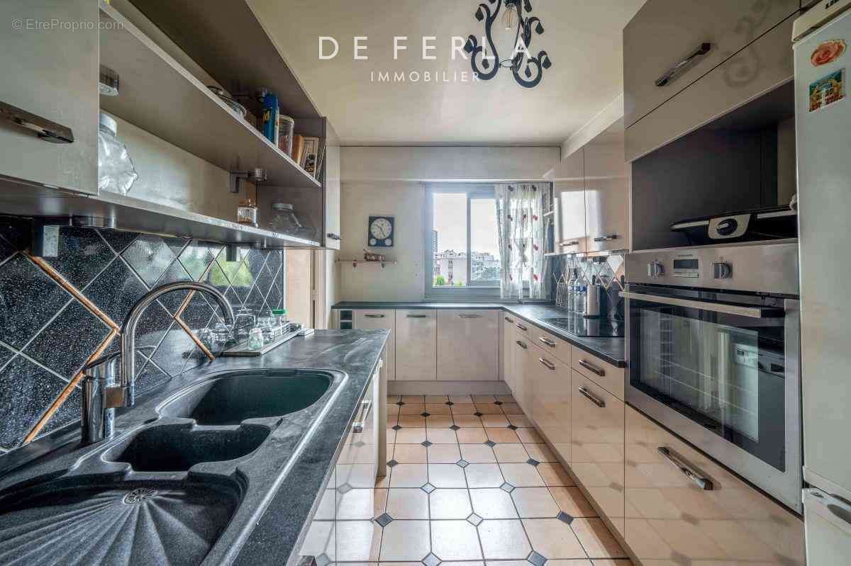 Appartement à PARIS-20E