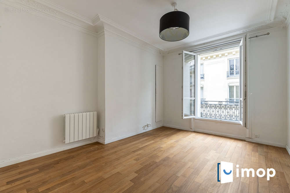 Appartement à PARIS-17E