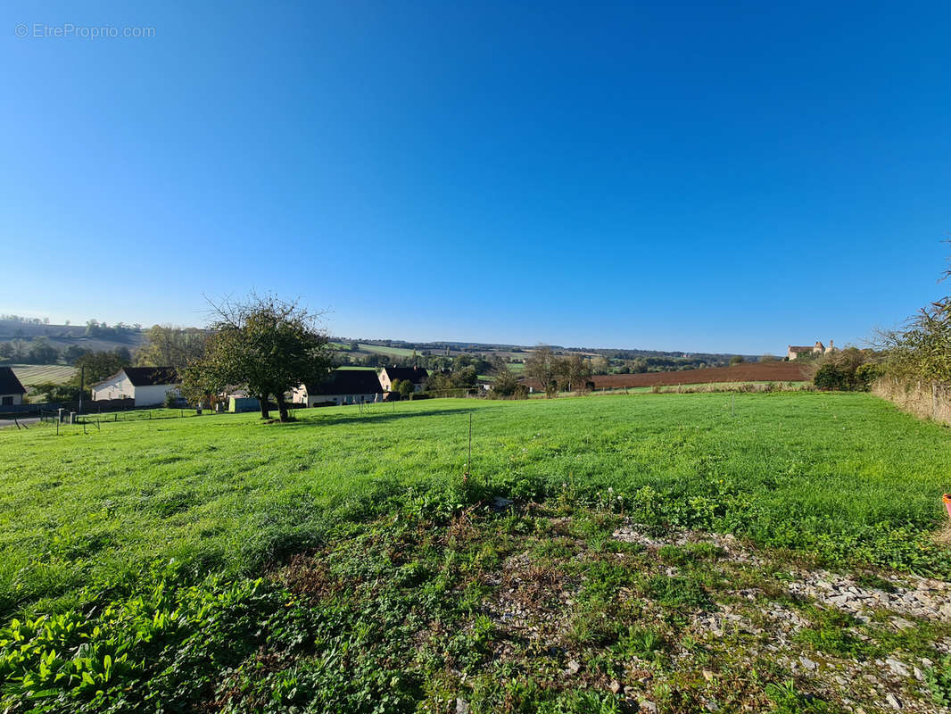 Terrain à BESSON