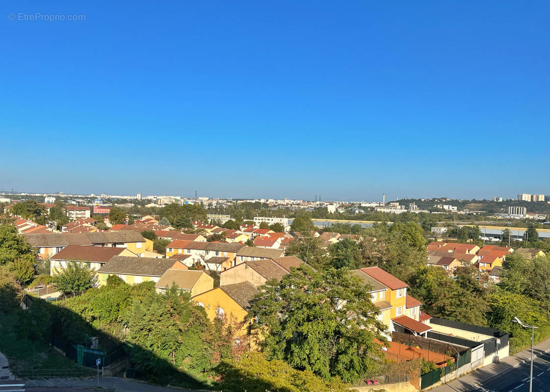 Appartement à PIERRE-BENITE