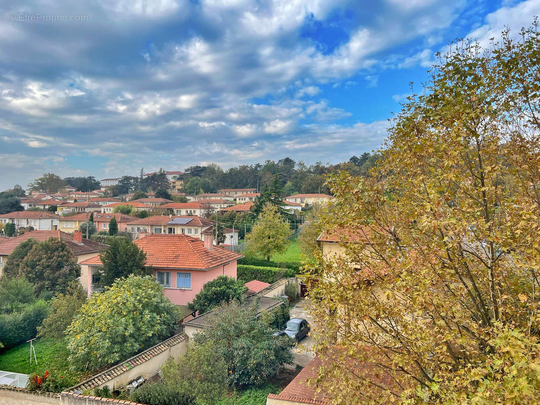 Appartement à PIERRE-BENITE