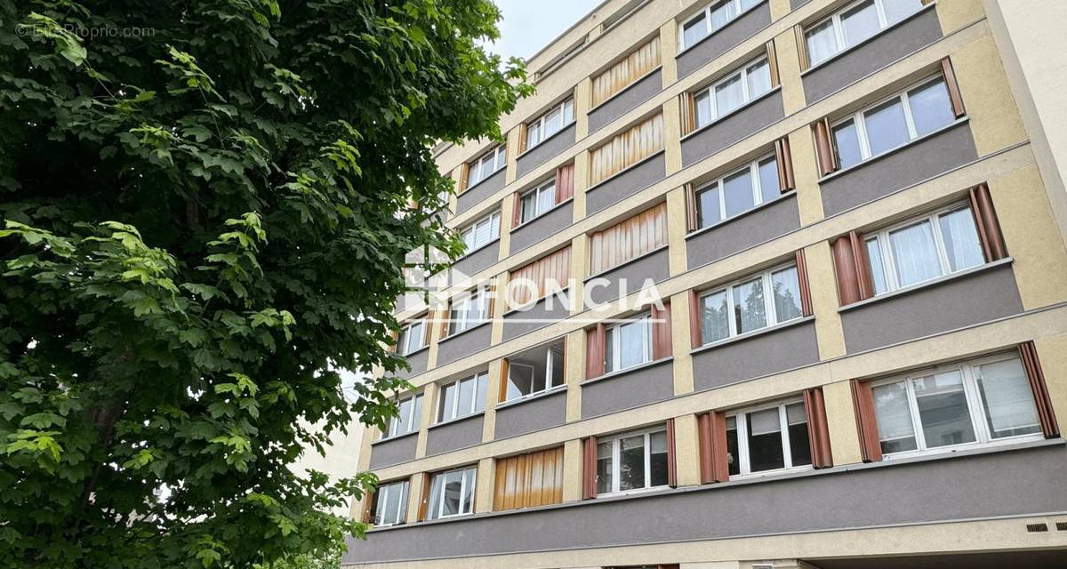 Appartement à COURBEVOIE