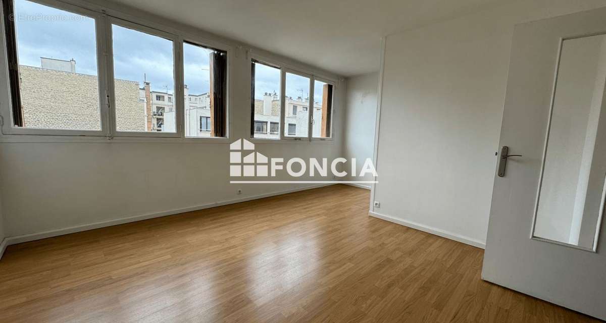 Appartement à COURBEVOIE