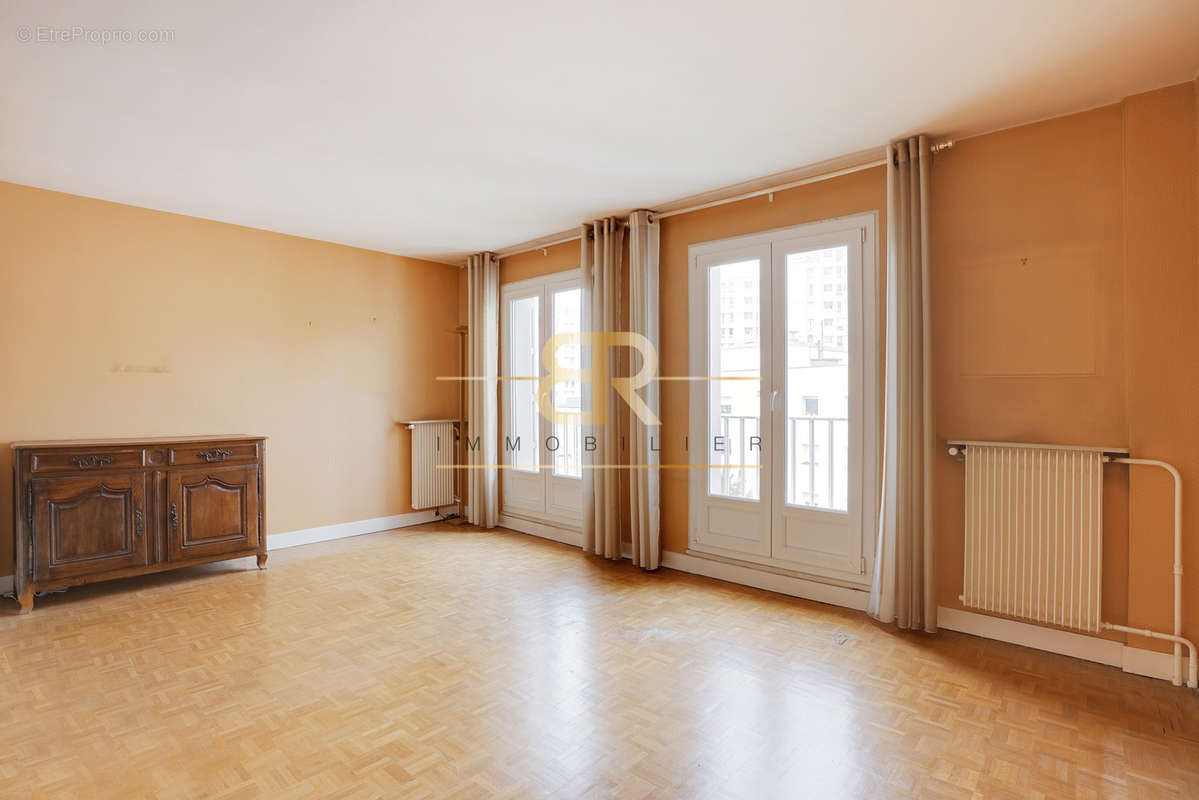 Appartement à PARIS-19E