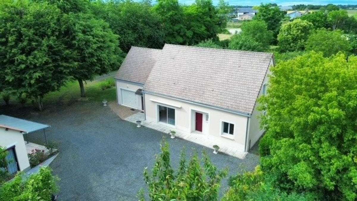 Maison à NOYEN-SUR-SARTHE