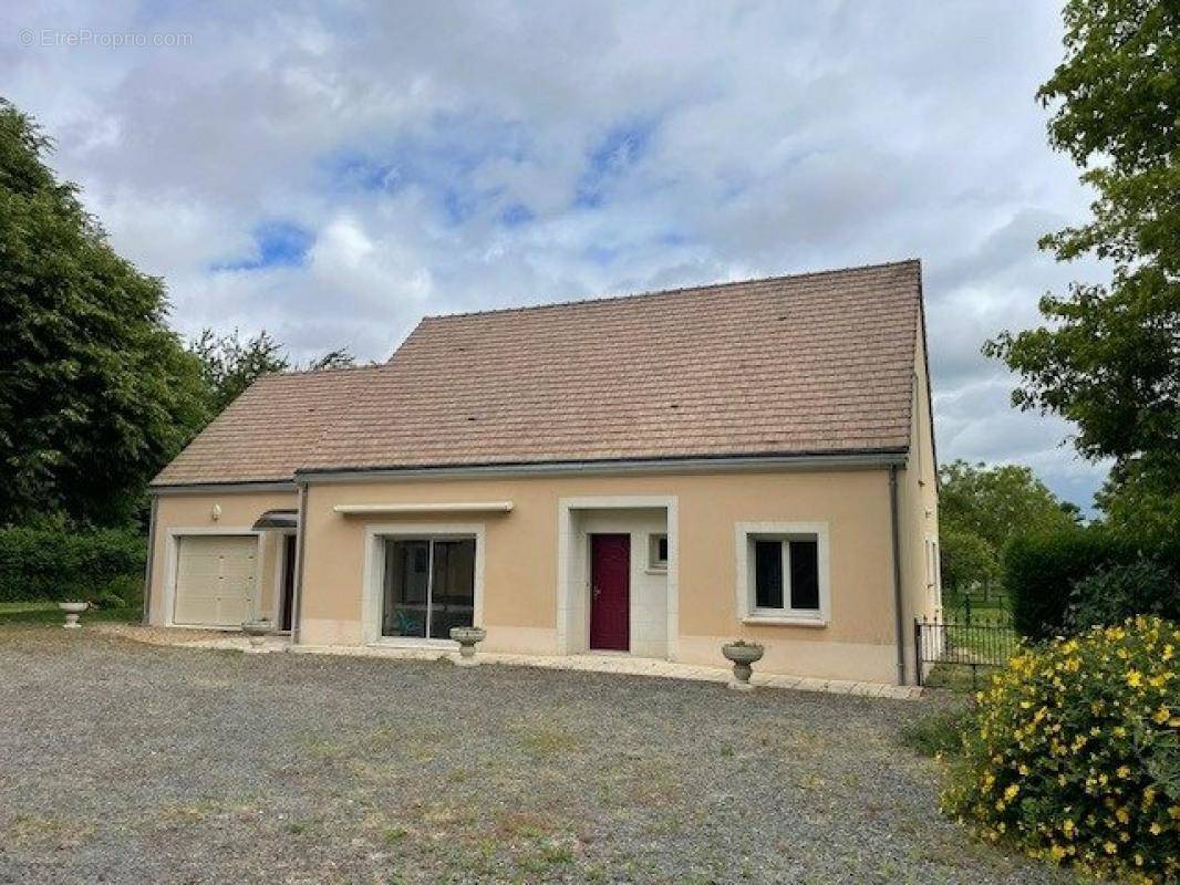 Maison à NOYEN-SUR-SARTHE