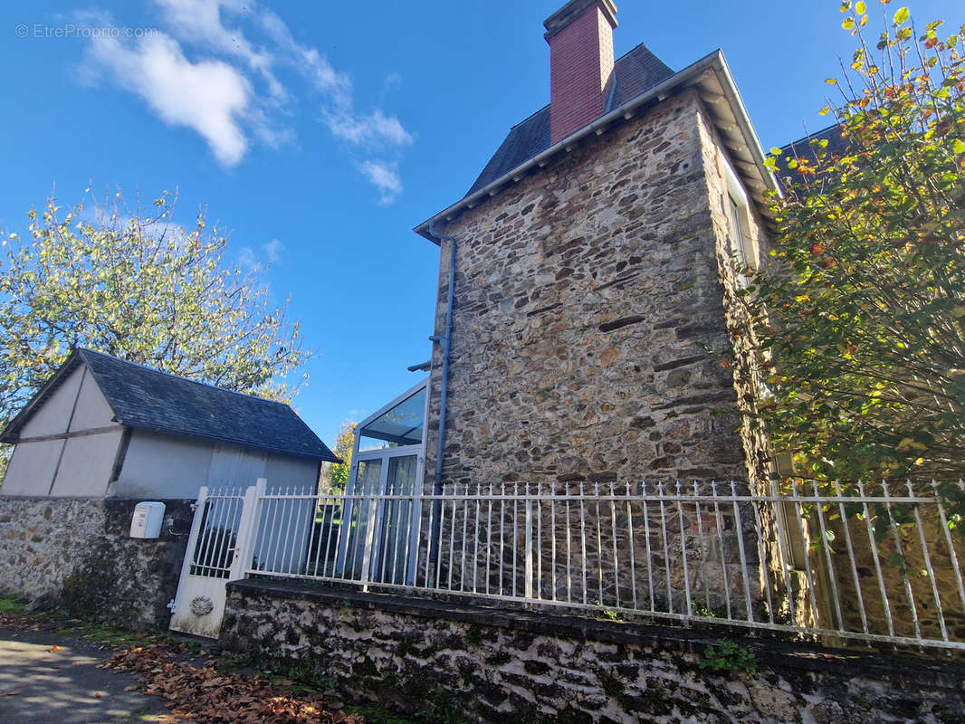 Maison à ARNAC-POMPADOUR