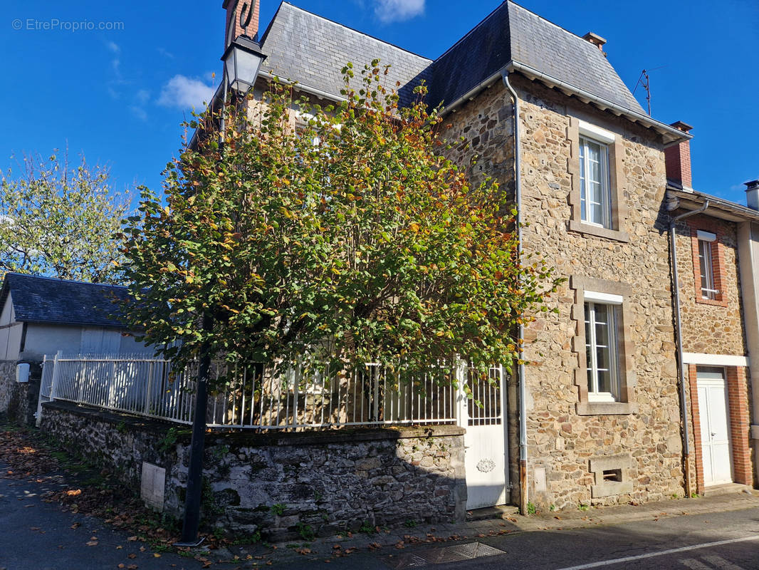 Maison à ARNAC-POMPADOUR