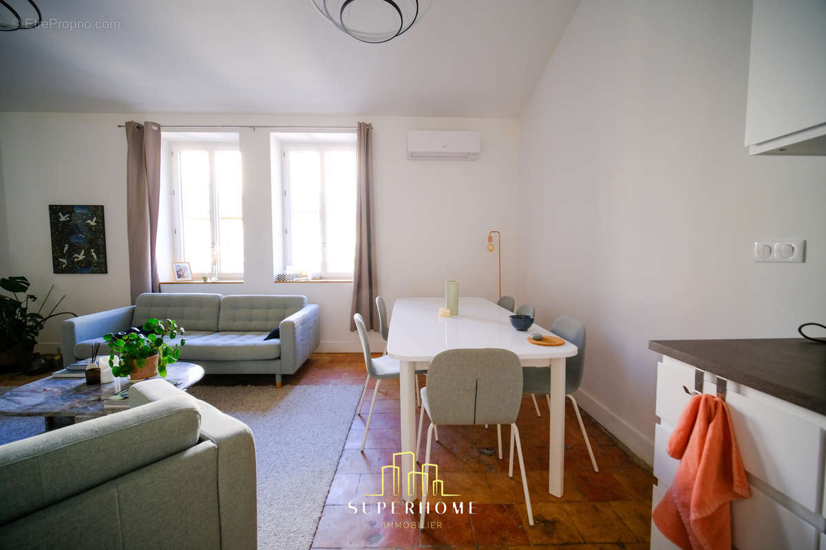 Appartement à MARSEILLE-1E