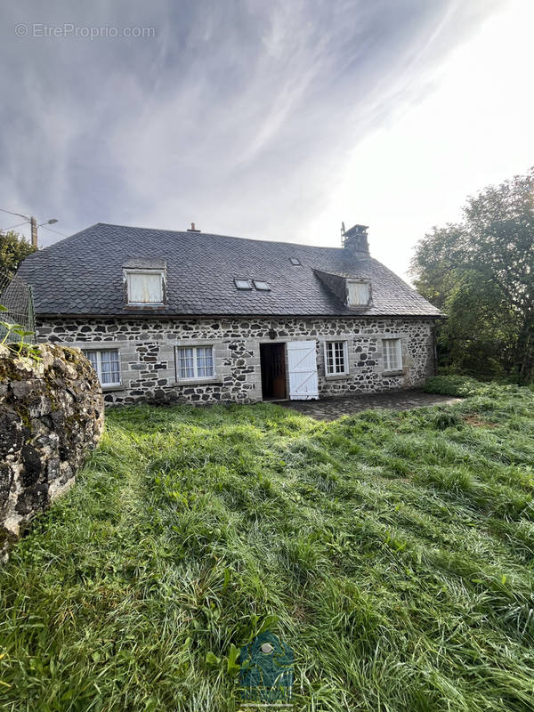 Maison à EGLISENEUVE-D&#039;ENTRAIGUES