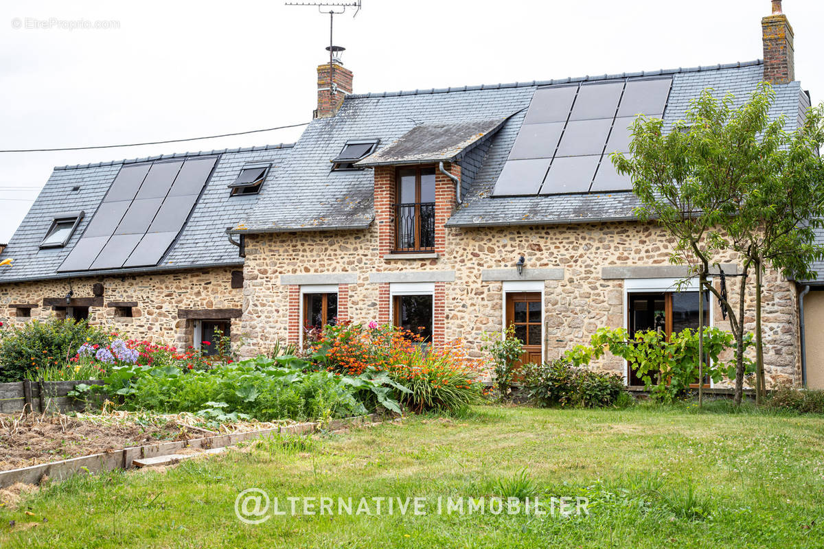 Maison à ARGENTRE-DU-PLESSIS